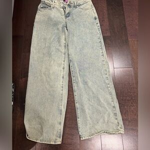 Edikted Low Rise Washed Jeans